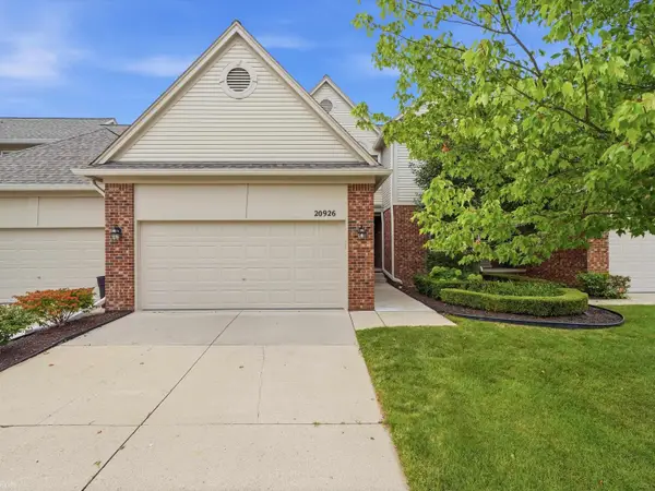 20926 Sleepy Hollow DR, Macomb, MI 48044