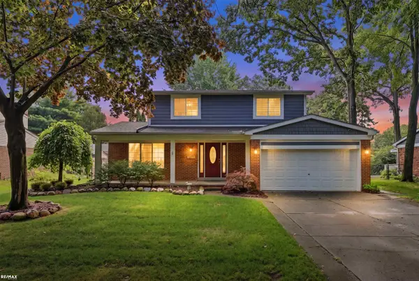 3714 Sandburg DR, Troy, MI 48083