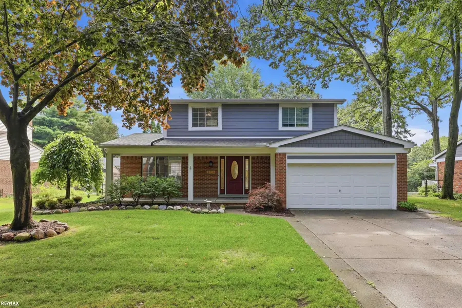 3714 Sandburg DR, Troy, MI 48083 - #2