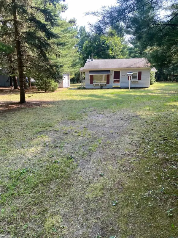 9686 Doe RD, Harrison, MI 48625