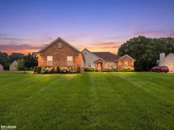 2556 Elkridge CIR, Highland, MI 48356
