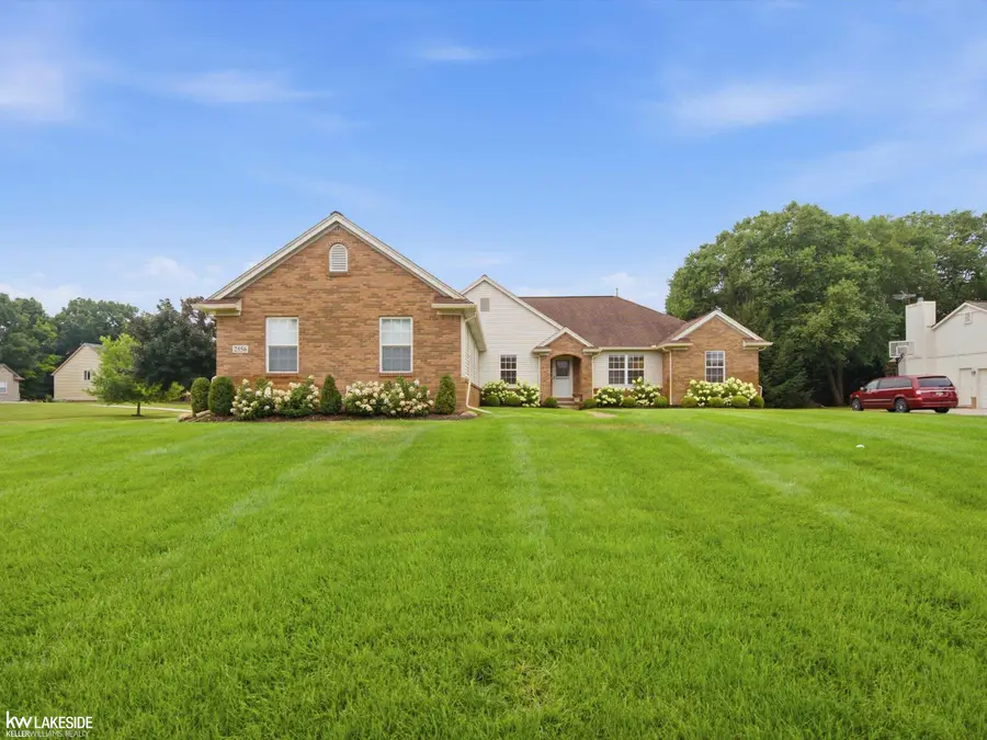 2556 Elkridge CIR, Highland, MI 48356 - #2