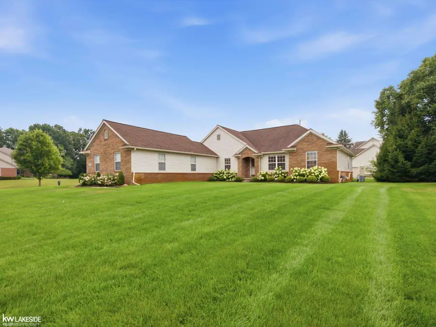2556 Elkridge CIR, Highland, MI 48356 - #3