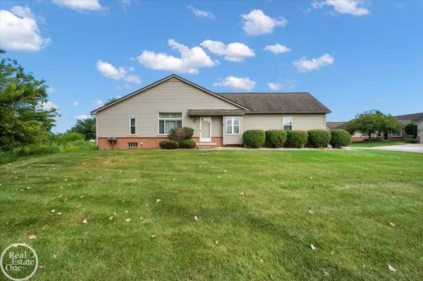 34384 Manor Run CIR, SterlingHeights, MI 48312