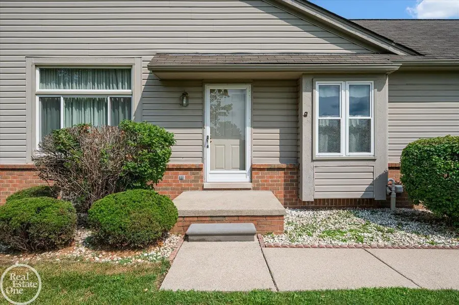 34384 Manor Run CIR, Sterling Heights, MI 48312 - #2