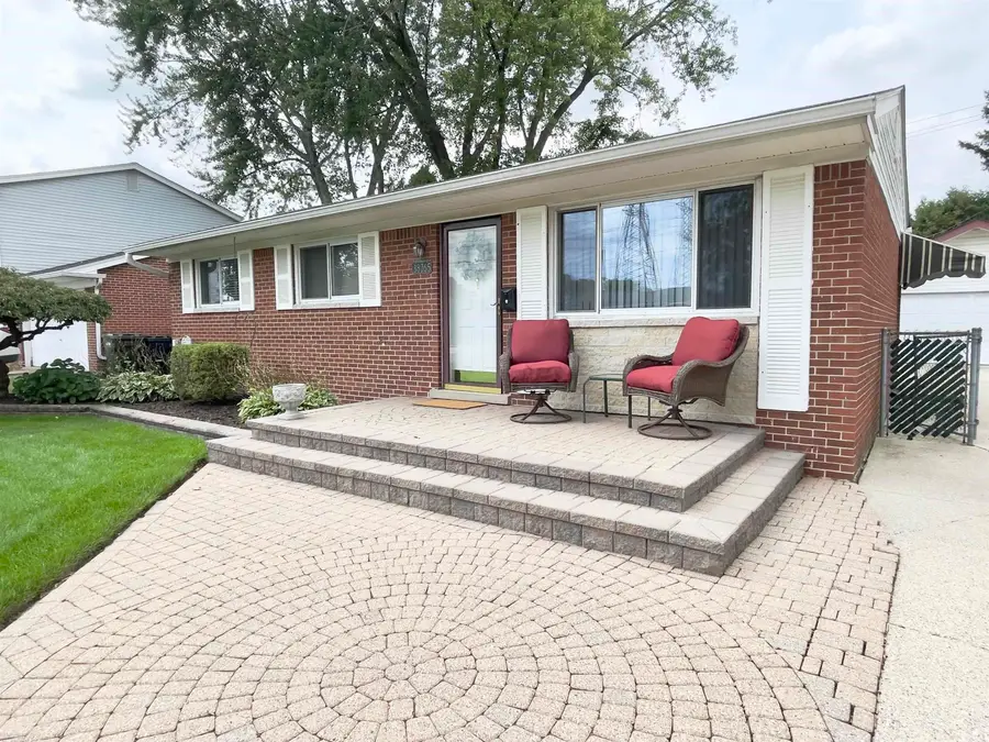 38765 Plainview DR, Sterling Heights, MI 48312 - #3