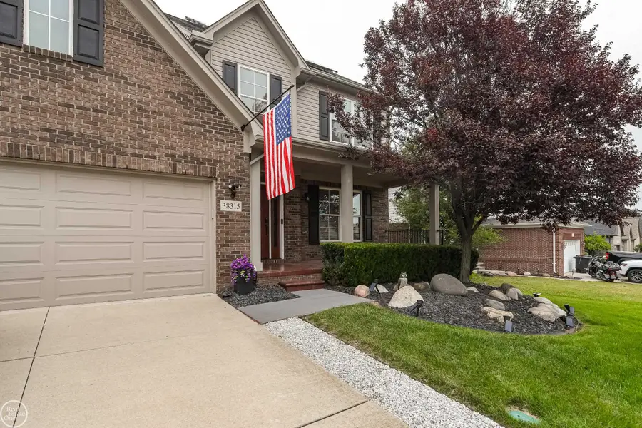 38315 Maple DR, Clinton Township, MI 48038 - #3