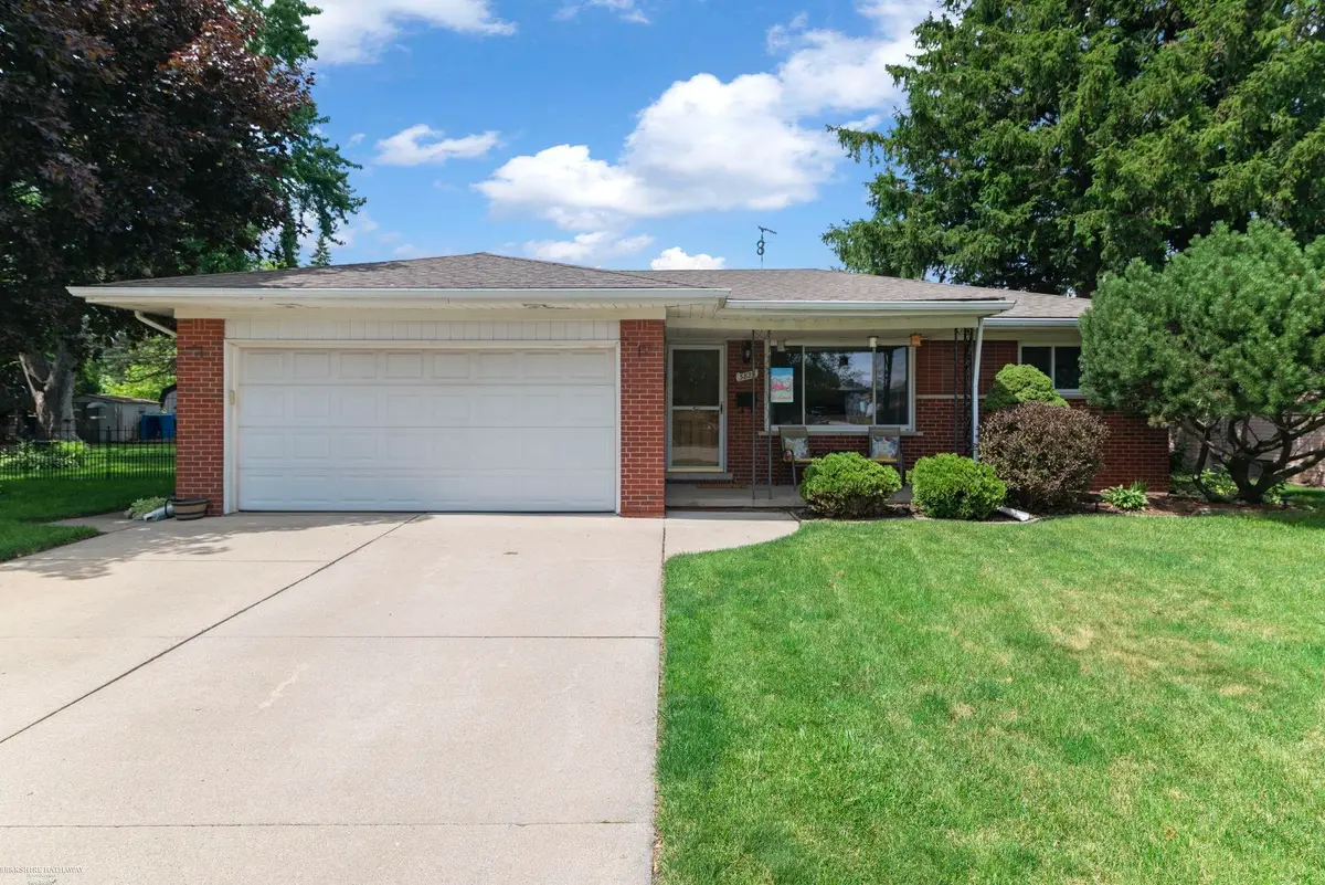 3825 Hillcrest ST, Warren, MI 48092 - #1