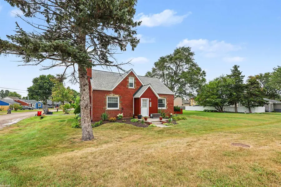 35746 Utica RD, Clinton Township, MI 48035 - #2