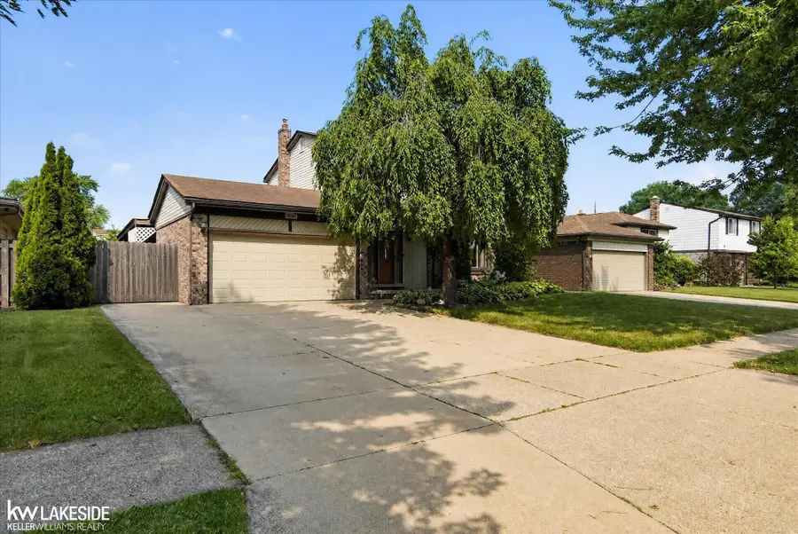 36847 Lodge DR, Sterling Heights, MI 48312 - #2