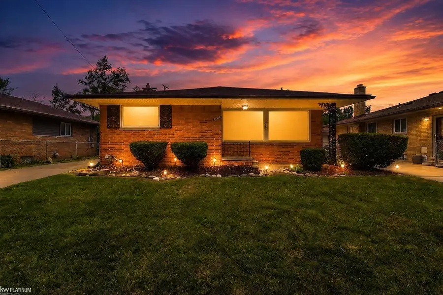 24509 Wood ST, Saint Clair Shores, MI 48080 - #2