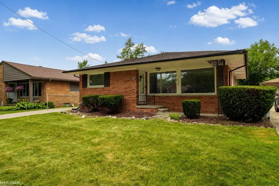 24509 Wood ST, Saint Clair Shores, MI 48080 - #3