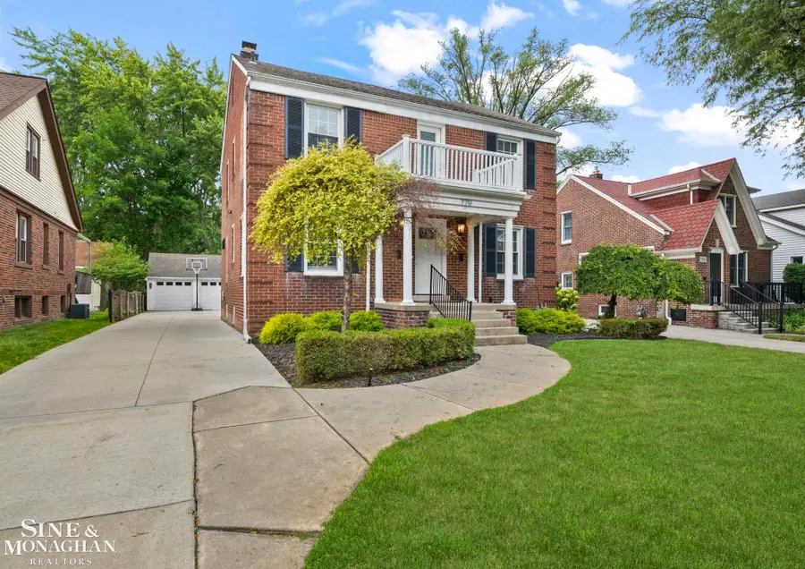 779 Saint Clair ST, Grosse Pointe, MI 48230 - #2