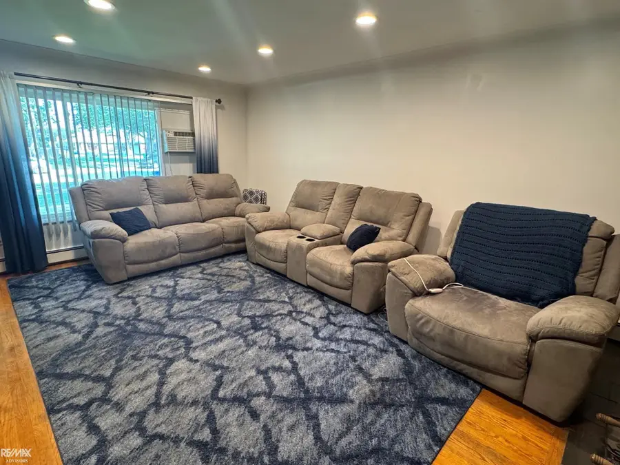 29210 Geraldine, Warren, MI 48093 - #2