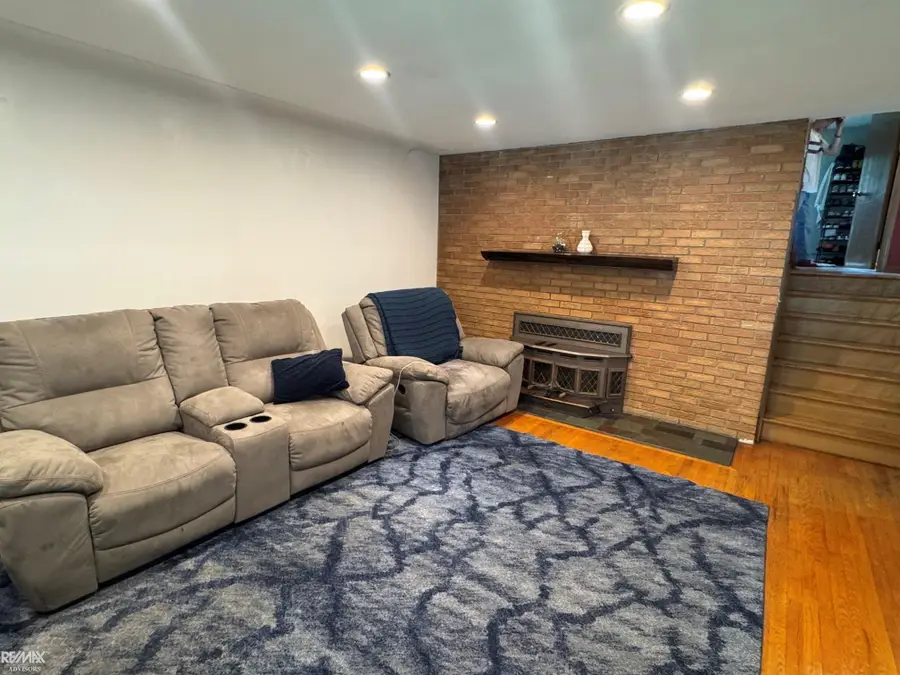 29210 Geraldine, Warren, MI 48093 - #3