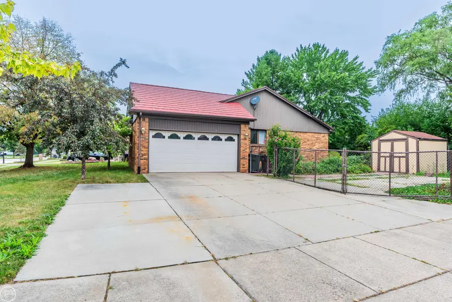 40410 Kinburn DR, Sterling Heights, MI 48310 - #2