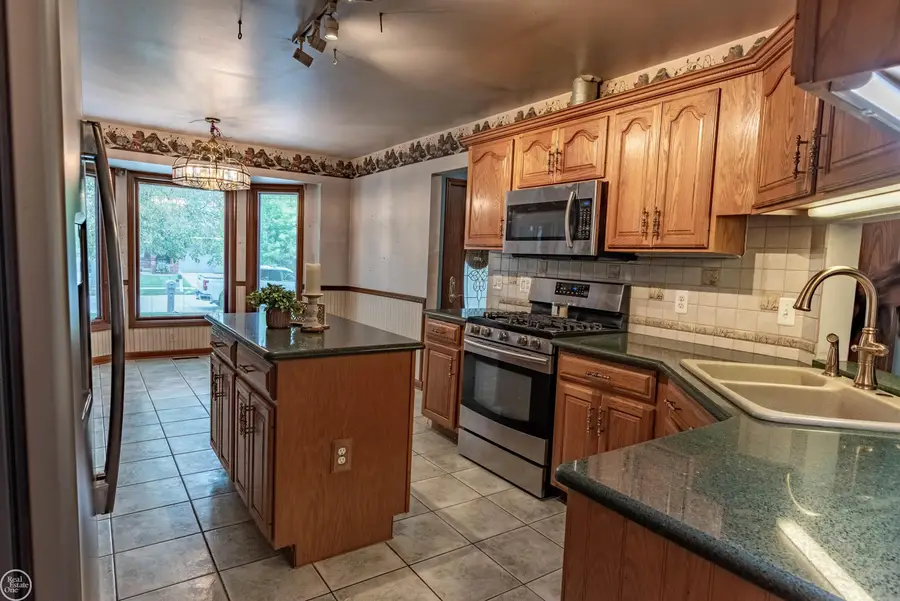 40410 Kinburn DR, Sterling Heights, MI 48310 - #3