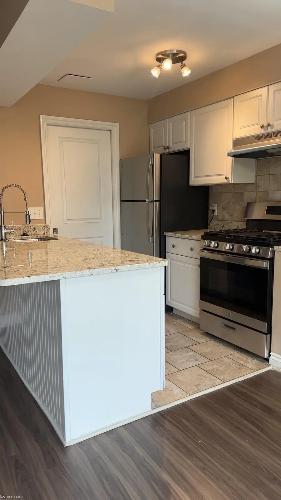 21627 E 11 Mile RD, Saint Clair Shores, MI 48081 - #2
