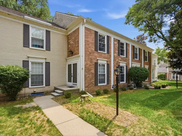 1328 Brook LN, RochesterHills, MI 48306