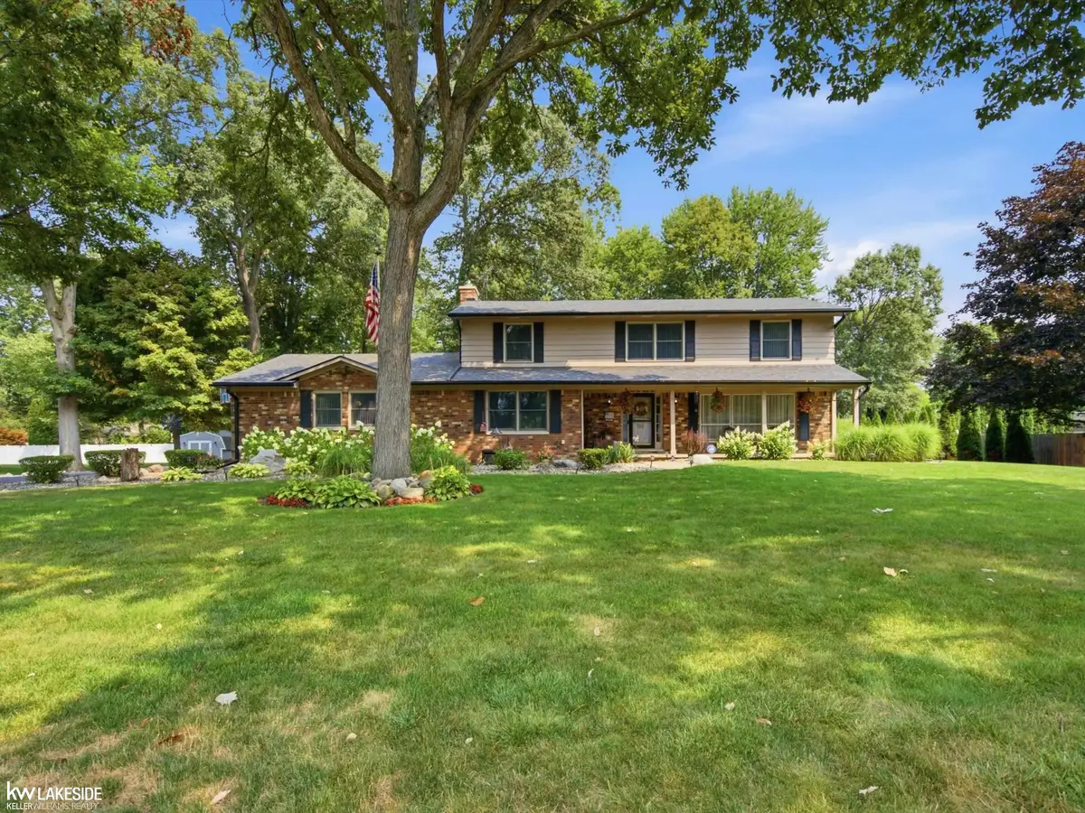 6185 GOLFVIEW DR, Burton, MI 48509 - #1
