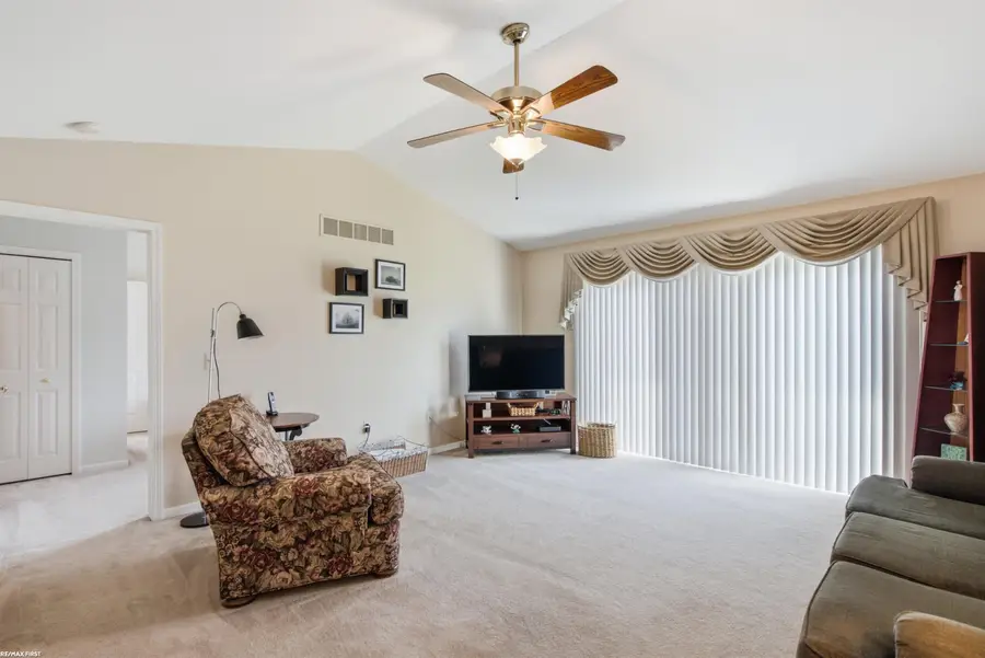 17248 Mayfield DR, Macomb, MI 48042 - #3