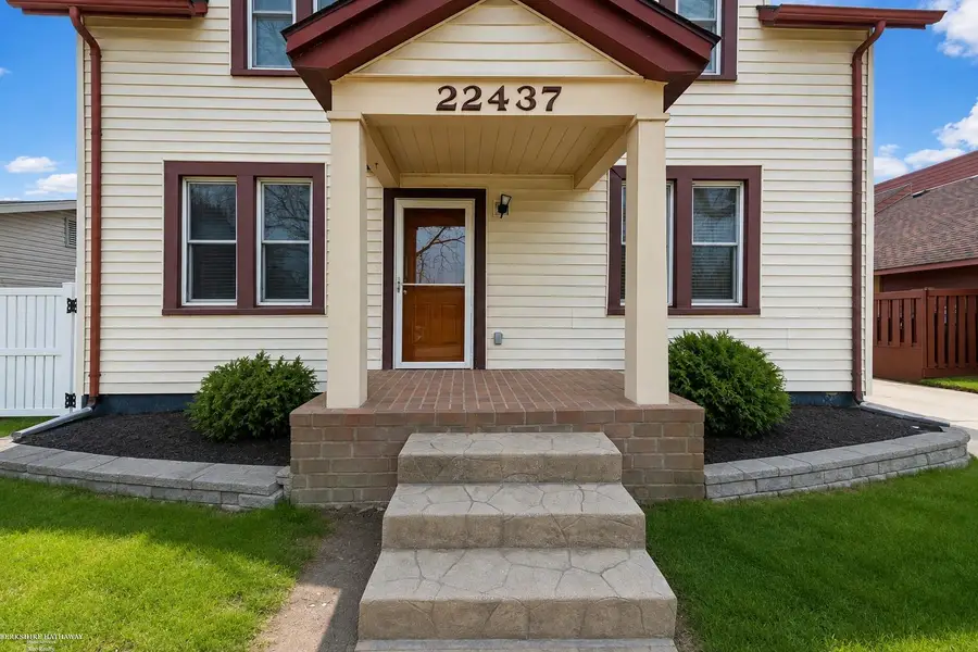 22437 Milner ST, Saint Clair Shores, MI 48081 - #2