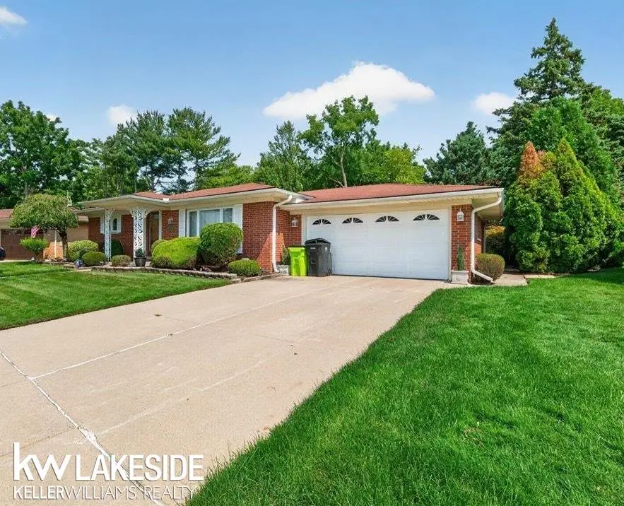 19427 Candlelight DR, Roseville, MI 48066 - #2