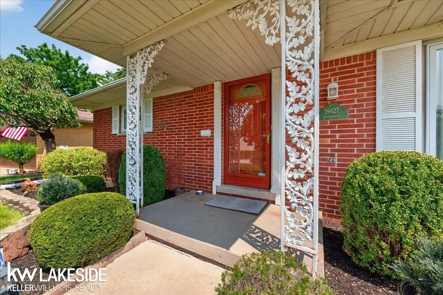 19427 Candlelight DR, Roseville, MI 48066 - #3