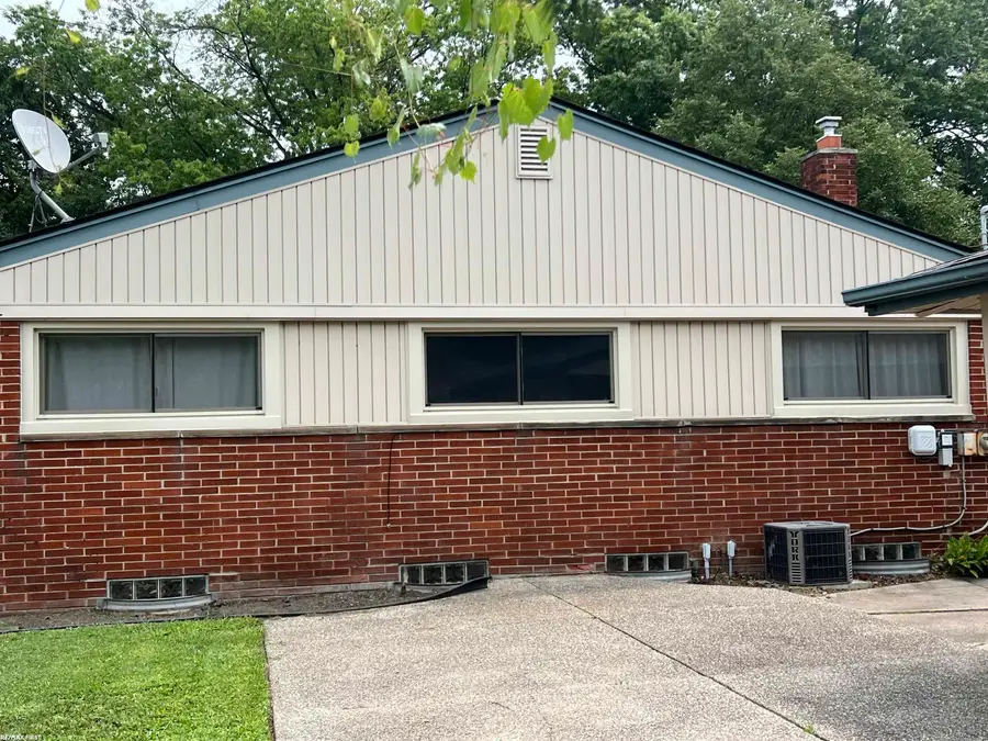 24513 Ursuline ST, Saint Clair Shores, MI 48080 - #2