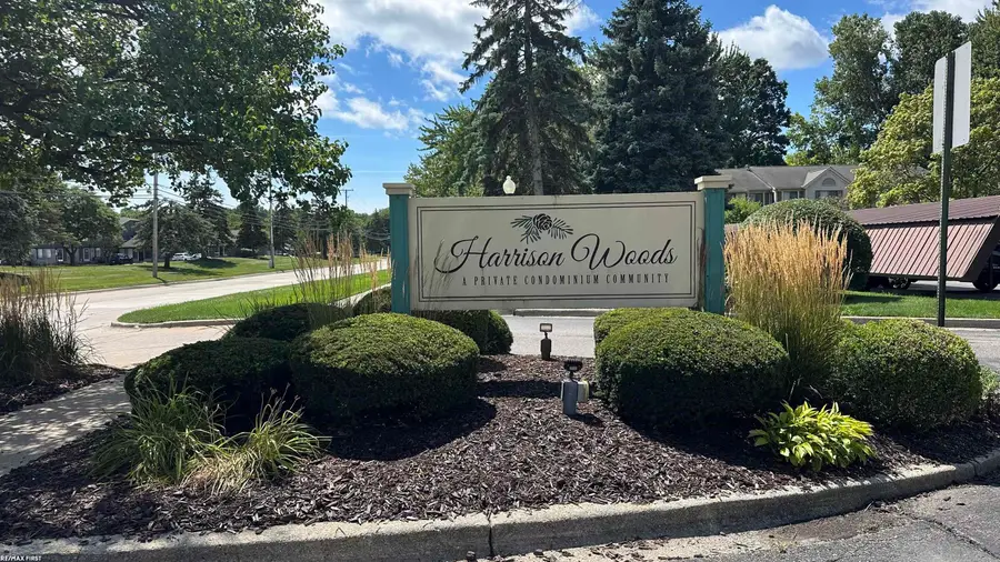 27594 Harrison Woods LN, Harrison Township, MI 48045 - #2