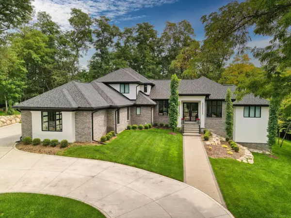521 Iroquois CT, Oxford, MI 48371