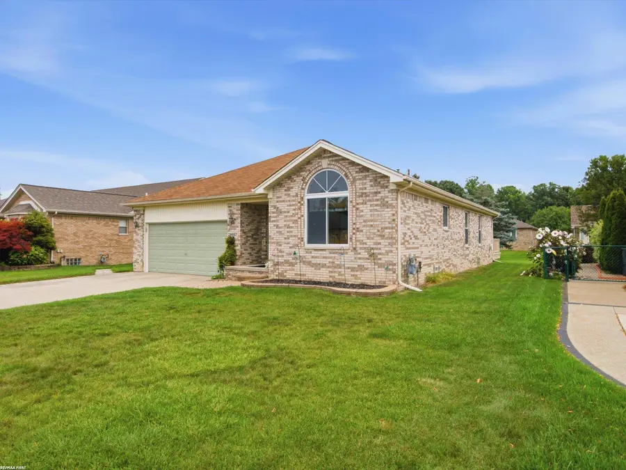 28457 Violet DR, Chesterfield, MI 48047 - #3