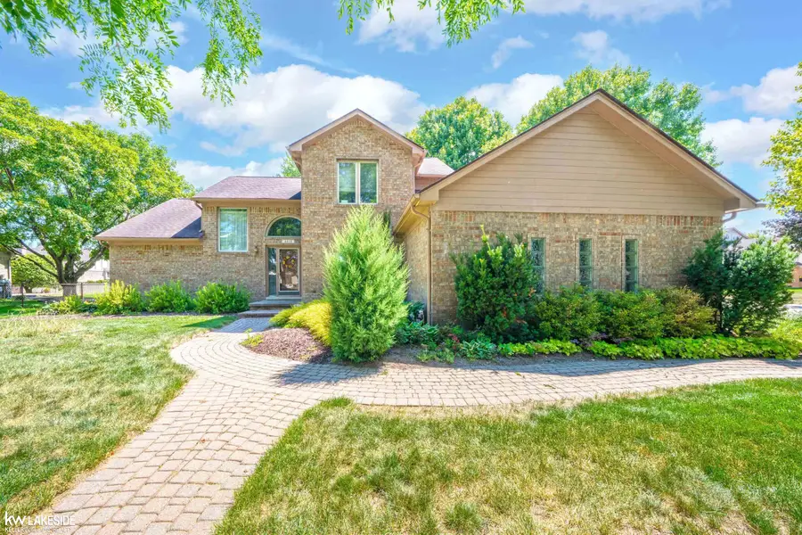 4418 Bayleaf DR, Sterling Heights, MI 48314 - #2