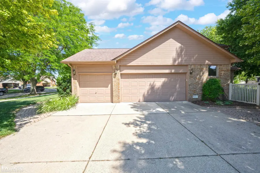 4418 Bayleaf DR, Sterling Heights, MI 48314 - #3