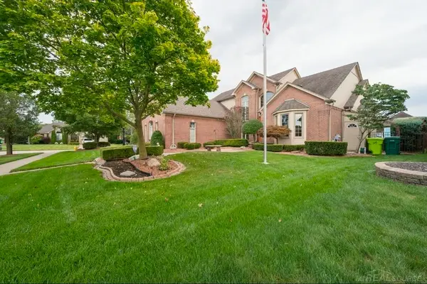 20064 Chesterbrook DR, Macomb, MI 48044