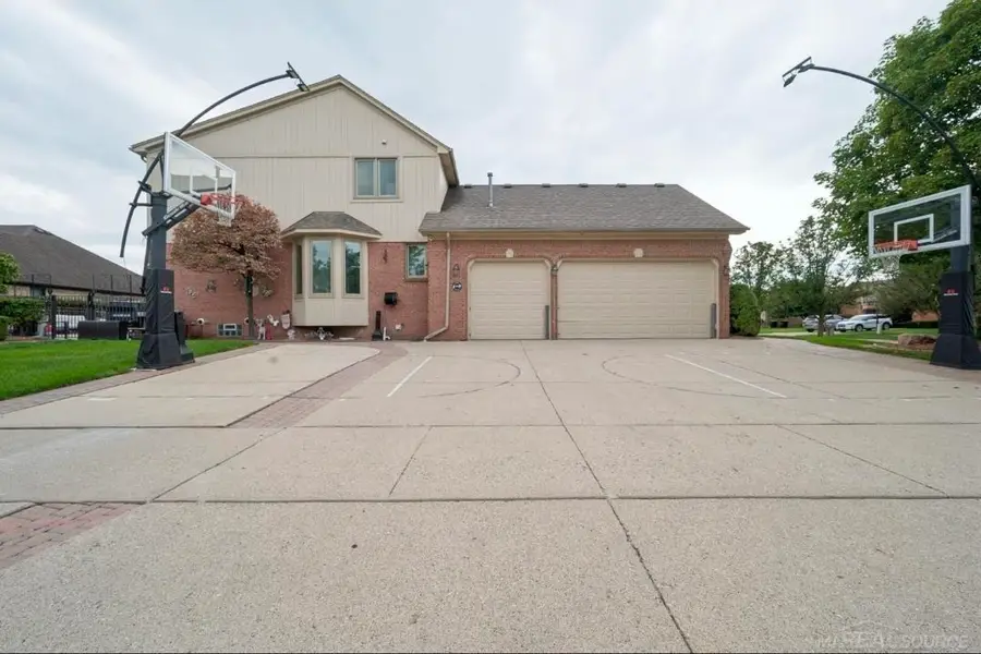 20064 Chesterbrook DR, Macomb, MI 48044 - #3