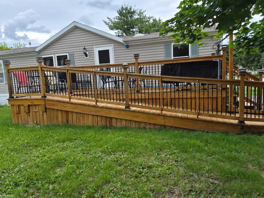 366 Diamond CIR, Whitmore Lake, MI 48189 - #2