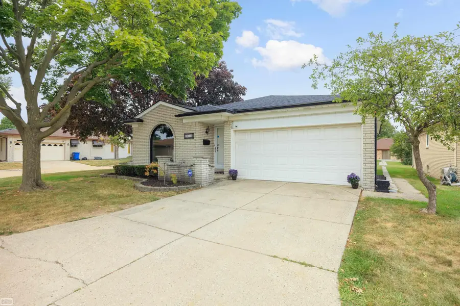 15151 La Grande PLZ, Warren, MI 48088 - #3