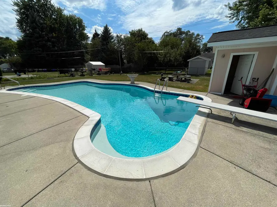 36851 Maas DR, Sterling Heights, MI 48312 - #3