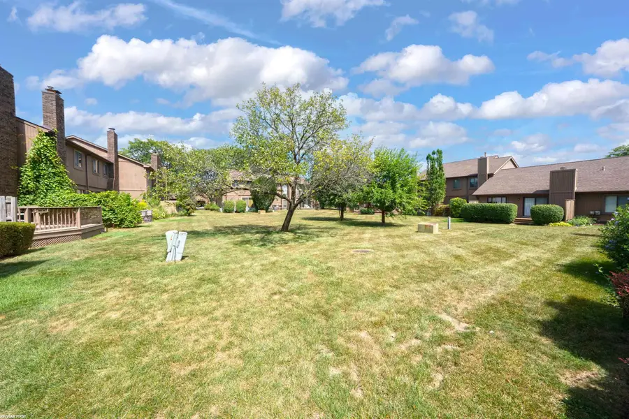 8224 Clay Court CT, Sterling Heights, MI 48313 - #3