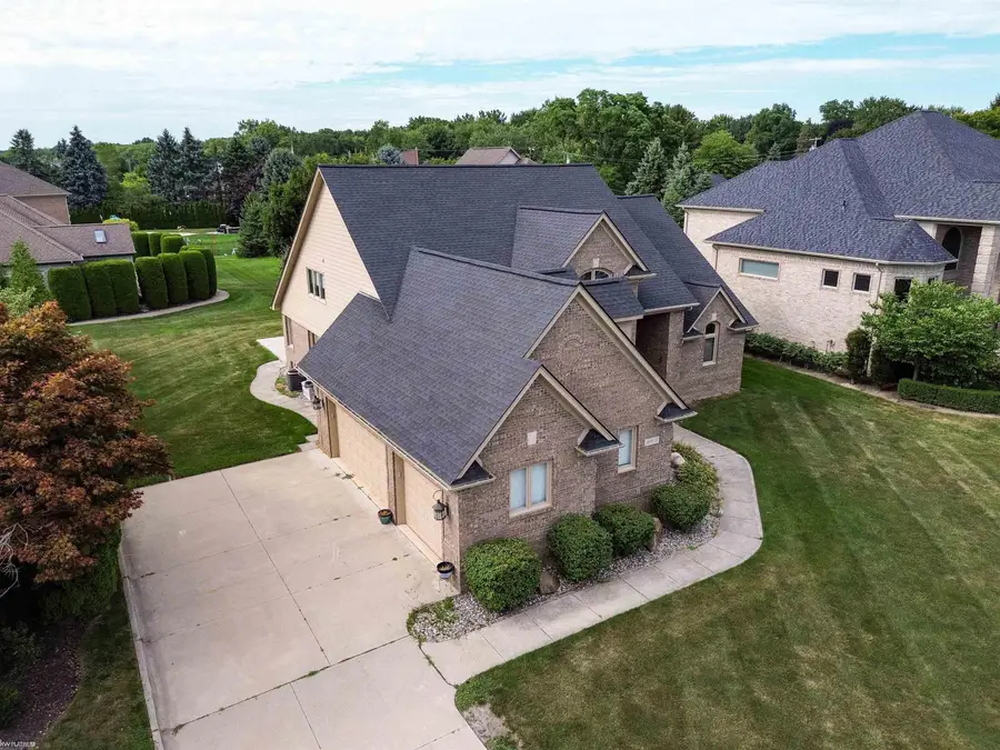 49571 Compass Point DR, Chesterfield, MI 48047 - #3