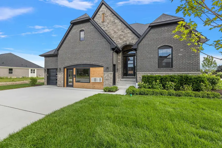 4107 Blossom DR, Sterling Heights, MI 48314 - #2