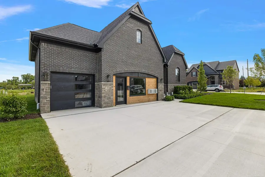 4140 Blossom DR, Sterling Heights, MI 48314 - #3