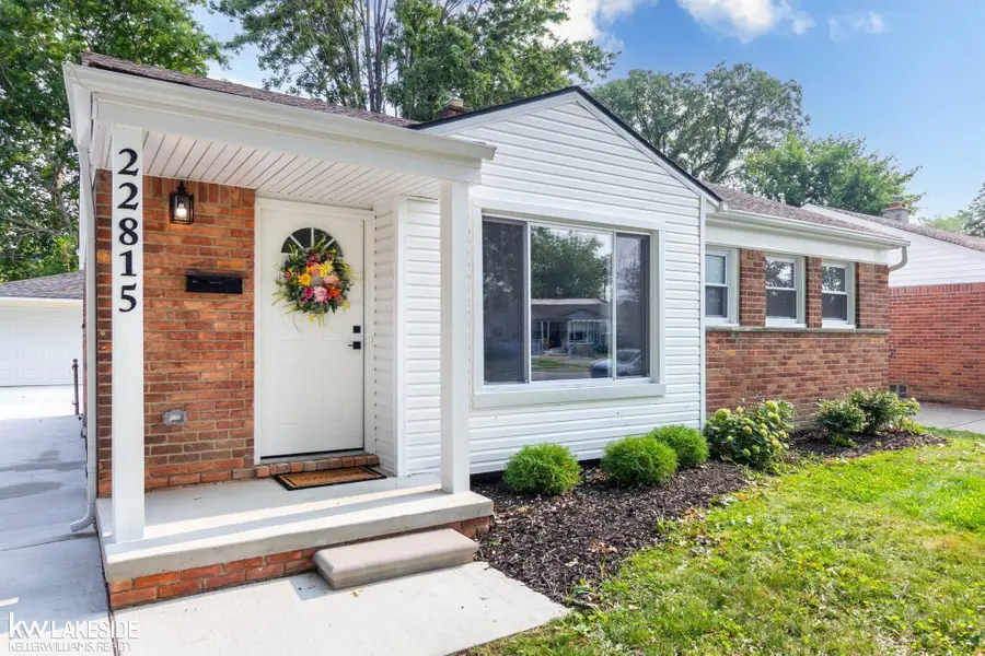 22815 Carolina ST, Saint Clair Shores, MI 48080 - #3