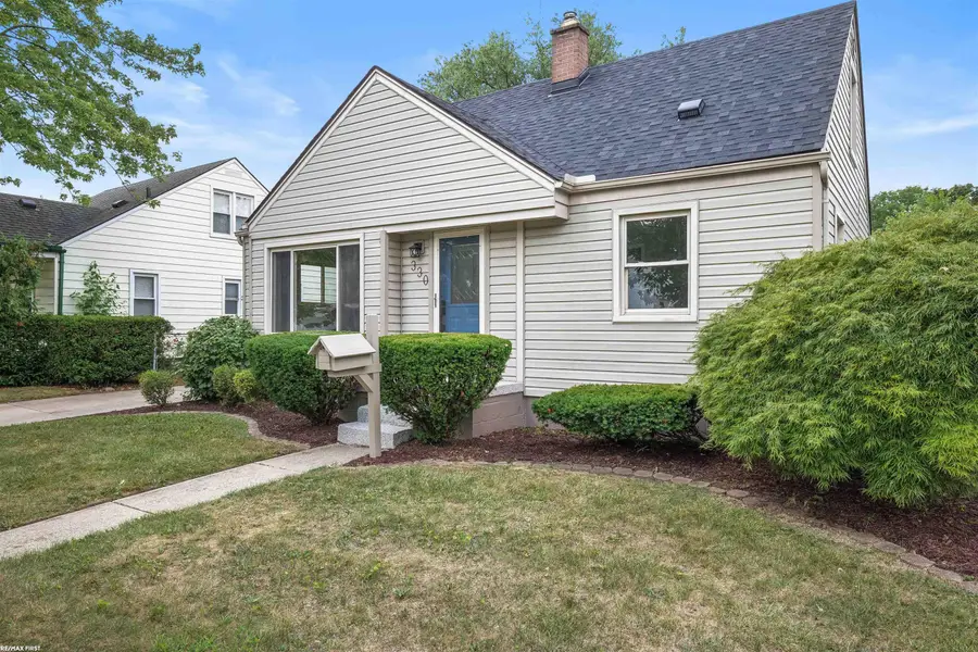 330 Gargantua AVE, Clawson, MI 48017 - #3