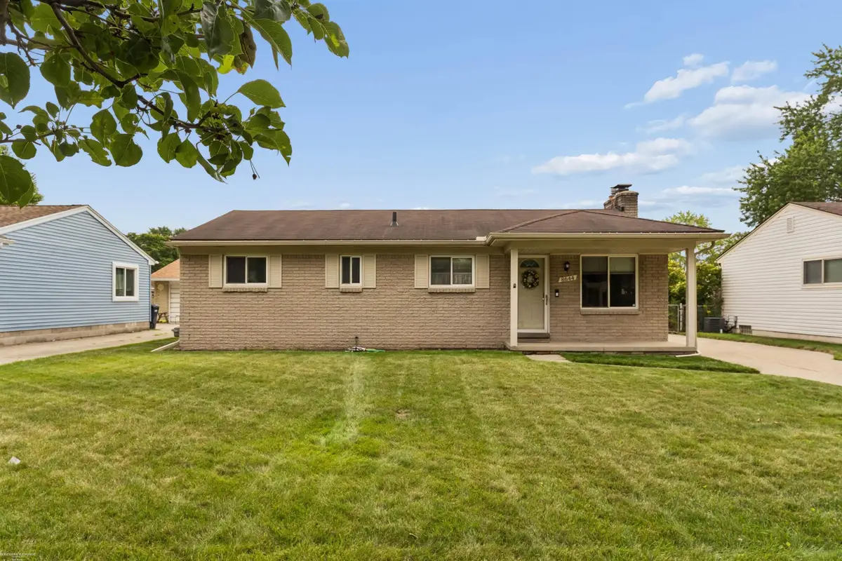 8644 Essen Dr DR, Sterling Heights, MI 48314 - #1