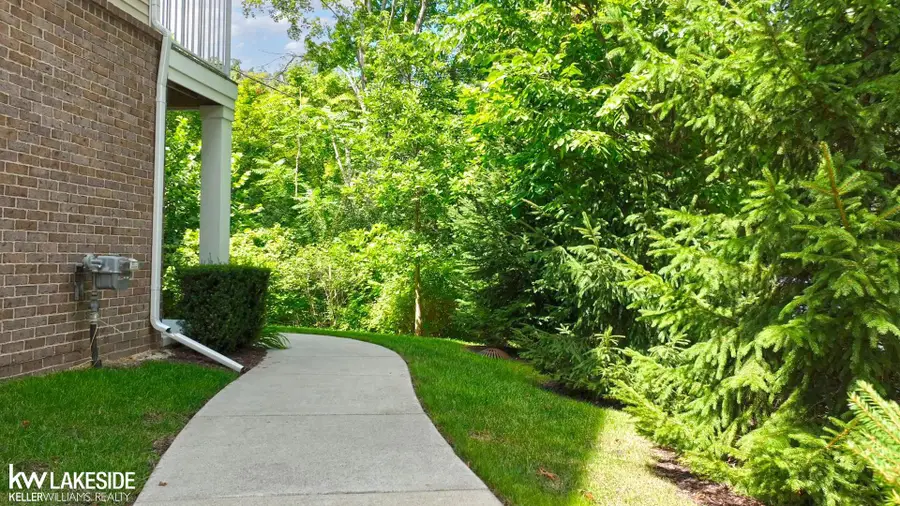 3327 Parkways BLVD, Auburn Hills, MI 48326 - #3