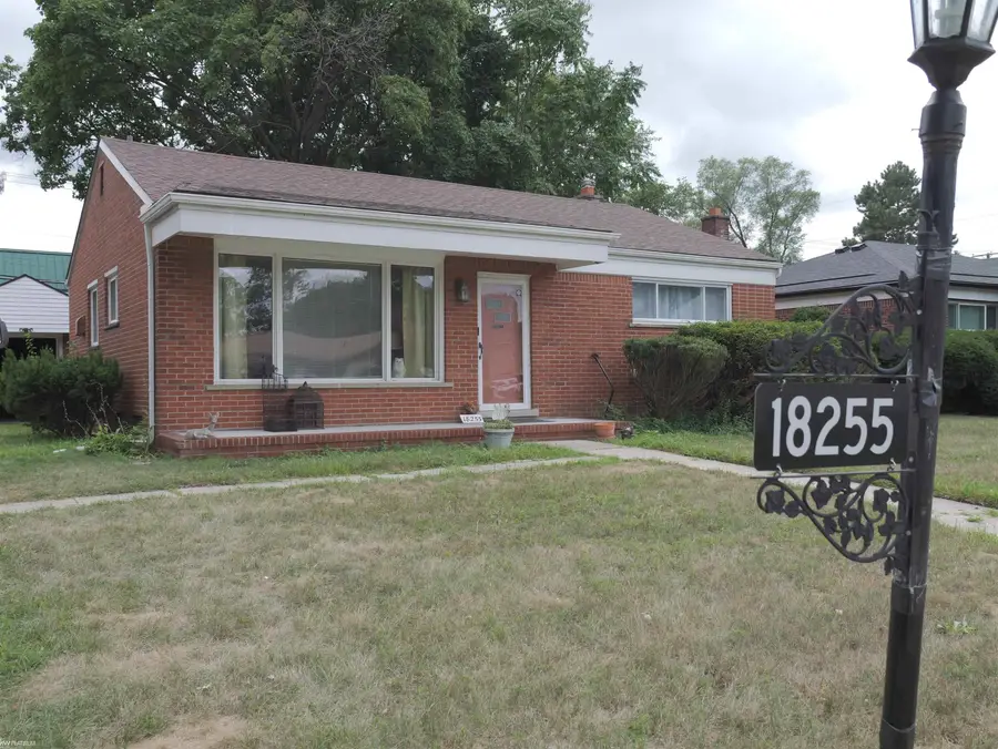 18255 Hilton DR, Southfield, MI 48075 - #2