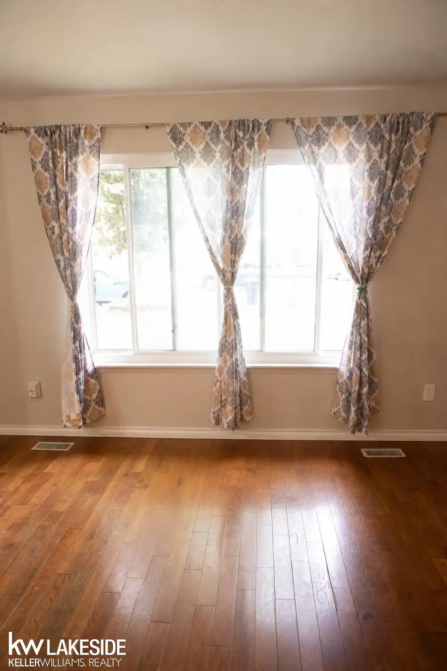 14544 Debbie DR, Sterling Heights, MI 48313 - #3