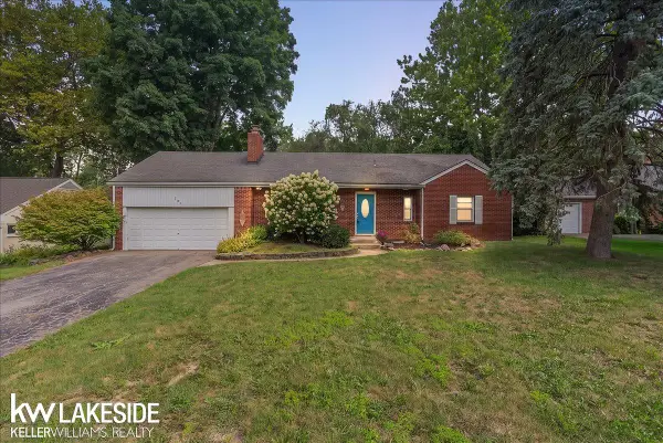 201 Barrington RD, BloomfieldHills, MI 48302